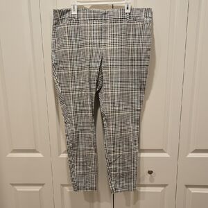 Old Navy Women's Checkered Pixie Ankle Pants in Black/ White/ Navy/& Teal